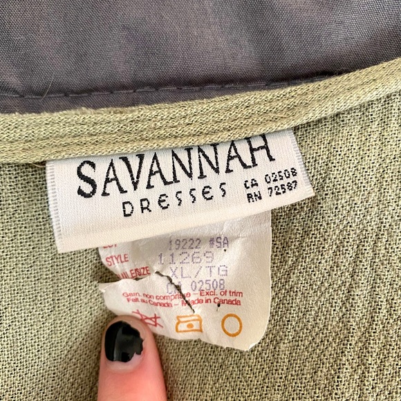 Sage green vintage maxi button up dress with tie string & gold buttons - Picture 5 of 7